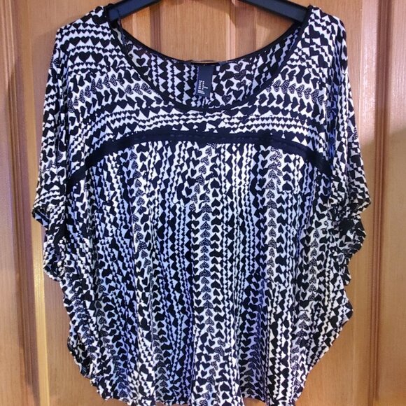 H&M Black and White Heart Print Flutter Short Sleeve Butterfly Shirt Top Size M - Picture 5 of 6